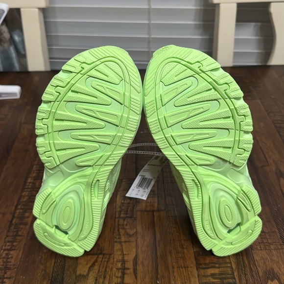 Adidas NWT RESPONSE CL Sneakers Green Spark Running Shoes Activewear size 7 - Picture 8 of 12